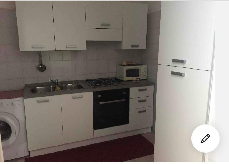 Appartamento Via Nitti Taranto Exterior foto